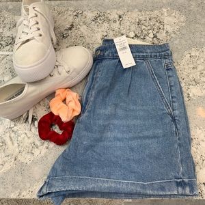 ✨NWT American Eagle Pleated Mom Shorts- High Rise